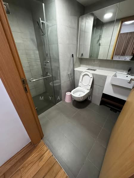 Eight Riversuites Condominium For Sale at S$ 880,000 | PropertyGuru Singapore - Bathroom