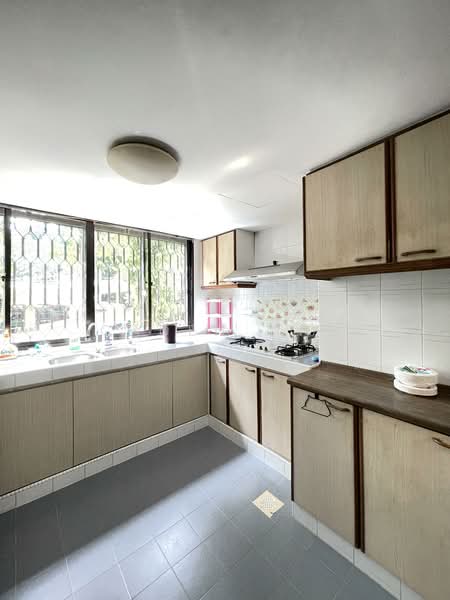 Pandan Valley Condominium For Sale at S$ 2,500,000 | PropertyGuru Singapore - Kitchen