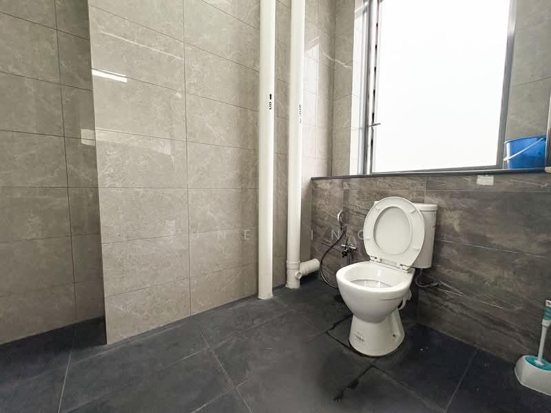 REVV, 1 Corporation Drive, 5,265 sqft, Factory / Workshop (B2) For Sale, by June Ling, 500079941 - Bathroom - CommercialGuru.com.sg