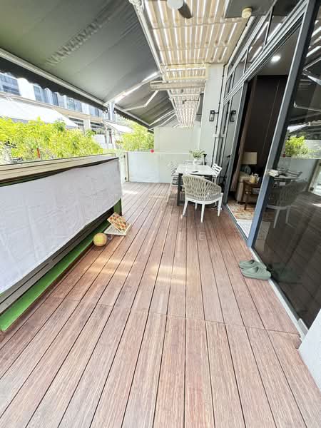 Belgravia Villas Cluster House For Sale at S$ 4,200,000 | PropertyGuru Singapore - Balcony