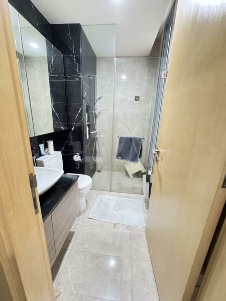 Belgravia Villas Cluster House For Sale at S$ 4,200,000 | PropertyGuru Singapore - Bathroom