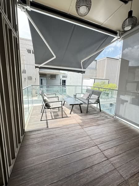 Belgravia Villas Cluster House For Sale at S$ 4,200,000 | PropertyGuru Singapore - Balcony