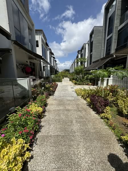 Belgravia Villas Cluster House For Sale at S$ 4,200,000 | PropertyGuru Singapore - Exterior