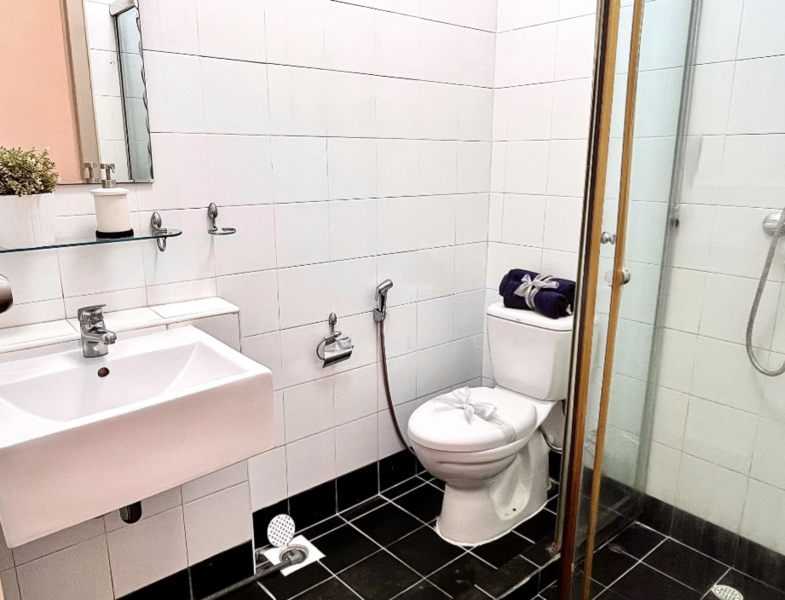 Townerville, 63 McNair Road, 3 Bedrooms, 2,921 sqft, Conservation House For Rent, by Alex Leck, 500080040 - Bathroom - PropertyGuru.com.sg