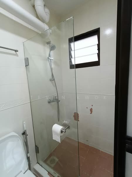 656 Senja Road, 656 Senja Road, 3 Bedrooms, 1,184 sqft, HDB Flat For Rent, by Steven Kwok, 500080047 - Master Bathroom - PropertyGuru.com.sg