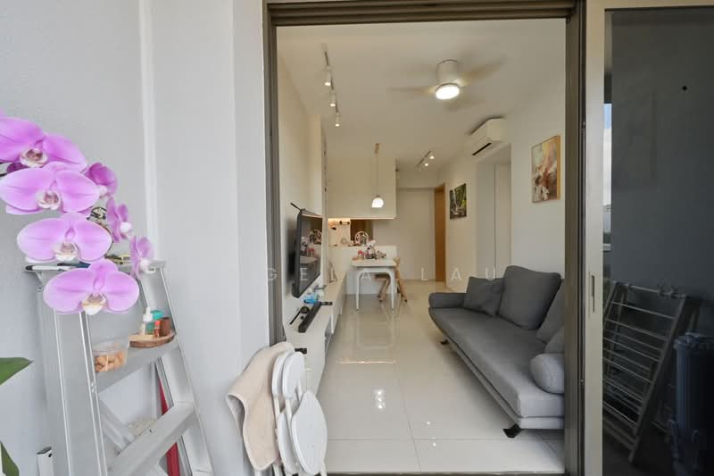 Midwood Condominium For Sale at S$ 1,860,000 | PropertyGuru Singapore - Living Room