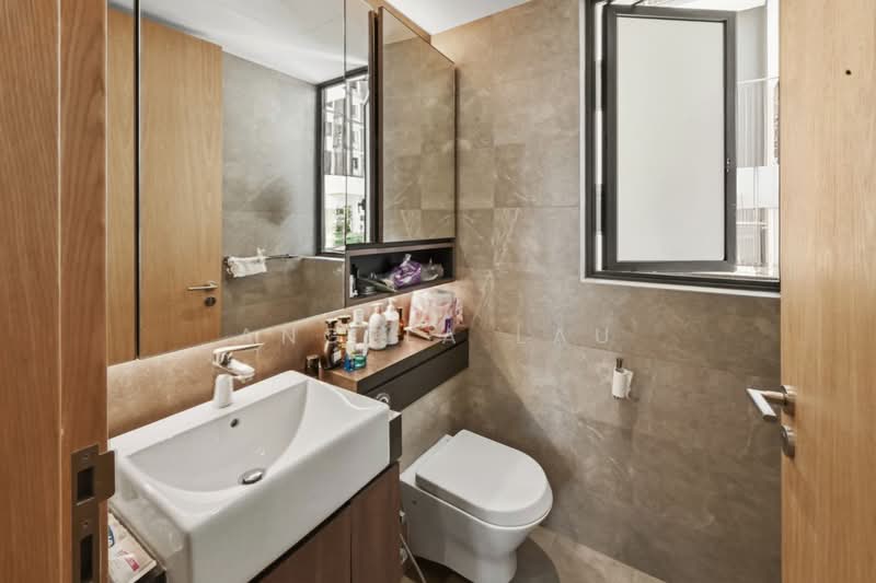Midwood Condominium For Sale at S$ 1,860,000 | PropertyGuru Singapore - Bathroom