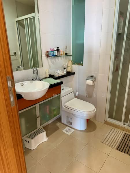 Kovan Melody Condominium For Sale at S$ 2,450,000 | PropertyGuru Singapore - Bathroom 2