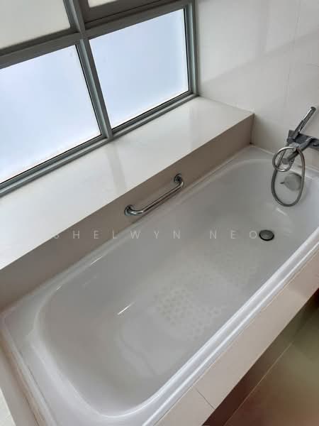 Kovan Melody Condominium For Sale at S$ 2,450,000 | PropertyGuru Singapore - Master Bathroom