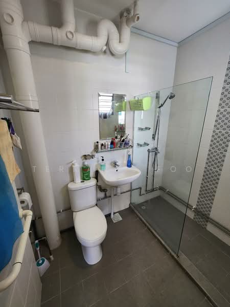 20 Joo Seng Road HDB Flat For Sale at S$ 988,000 | PropertyGuru Singapore - Bathroom