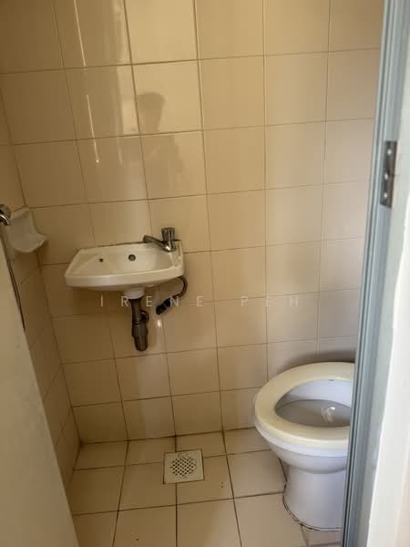 Sunhaven, 781 Upper Changi Road East, 3 Bedrooms, 1,300 sqft, Condominium For Rent, by Irene Peh, 500080083 - Bathroom - PropertyGuru.com.sg