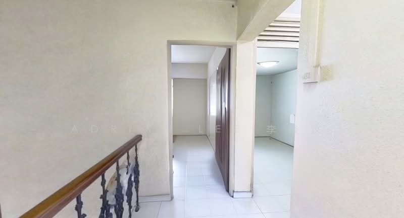 549 Jurong West Street 42 HDB Flat For Sale at S$ 720,000 | PropertyGuru Singapore - Corridor