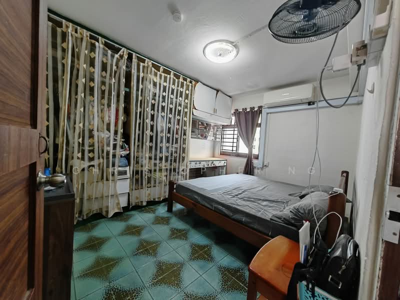 76 Lorong Limau HDB Flat For Sale at S$ 360,000 | PropertyGuru Singapore - Bedroom