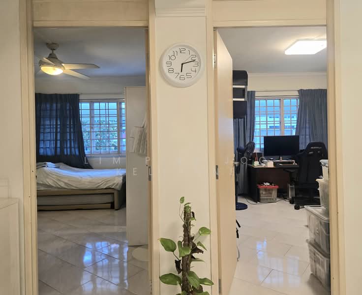 420 Serangoon Central HDB Flat For Sale at S$ 1,200,000 | PropertyGuru Singapore - Bedroom