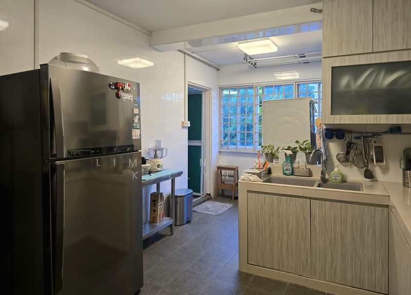 420 Serangoon Central HDB Flat For Sale at S$ 1,200,000 | PropertyGuru Singapore - Kitchen