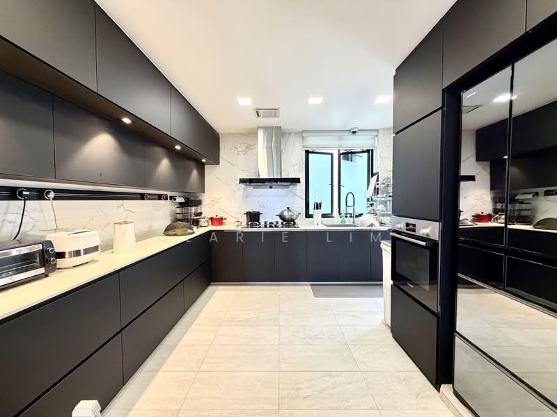 Eastpoint Green Condominium For Sale at S$ 2,880,000 | PropertyGuru Singapore - Kitchen