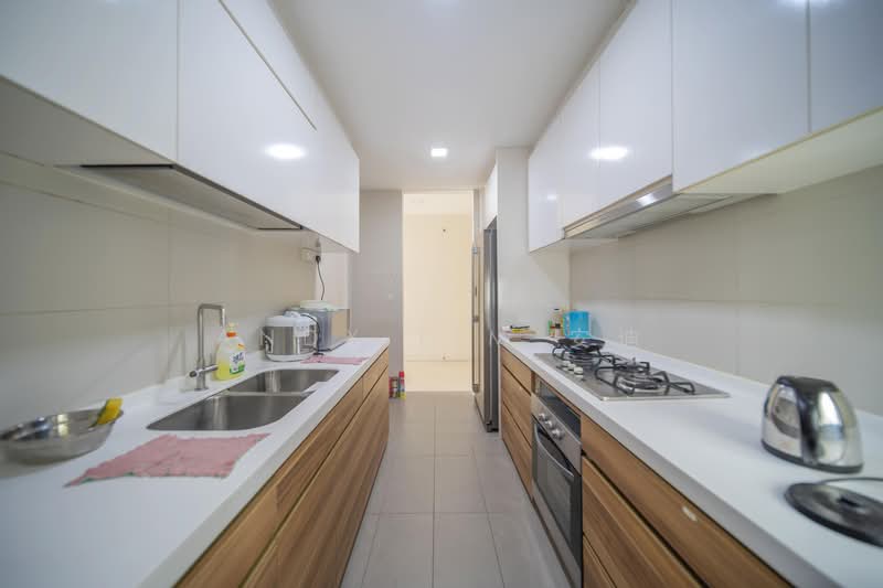 Skies Miltonia Condominium For Sale at S$ 1,350,000 | PropertyGuru Singapore - Kitchen