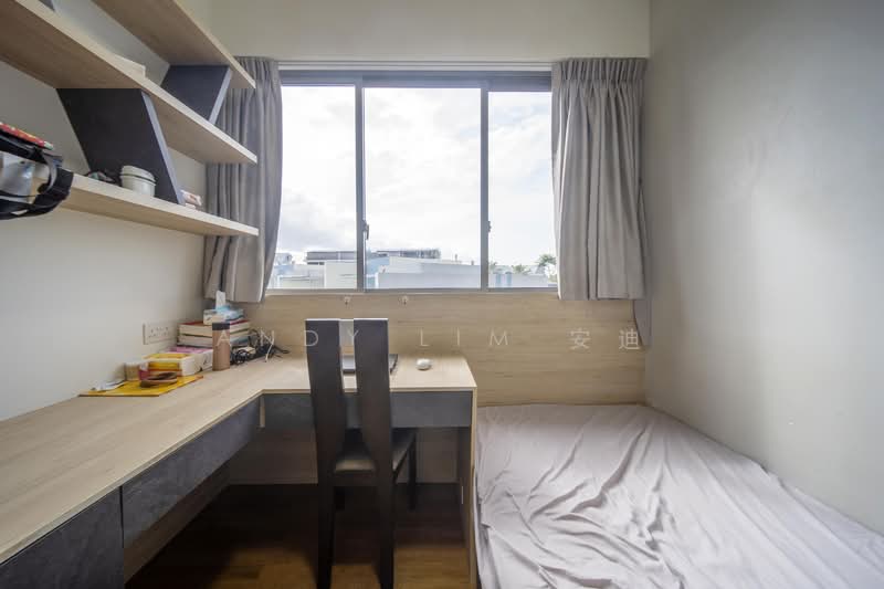 Skies Miltonia Condominium For Sale at S$ 1,350,000 | PropertyGuru Singapore - Bedroom