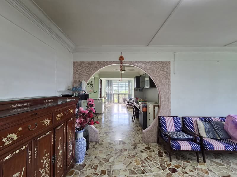 218 Lorong 8 Toa Payoh HDB Flat For Sale at S$ 688,000 | PropertyGuru Singapore - Living Room