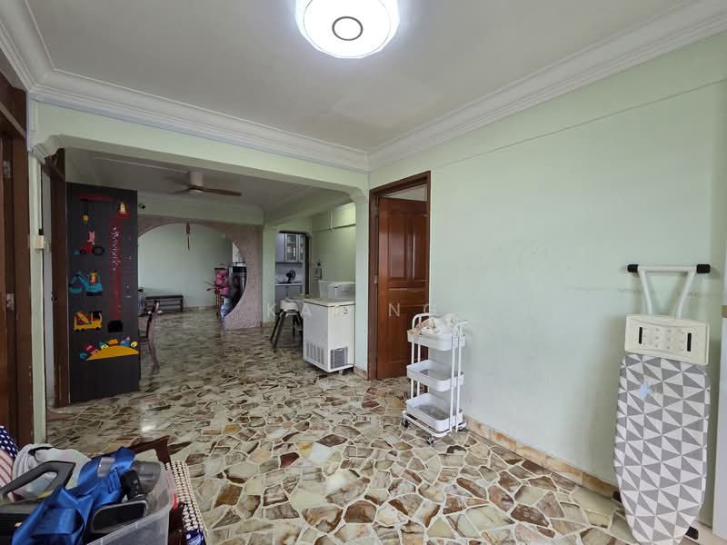 218 Lorong 8 Toa Payoh HDB Flat For Sale at S$ 688,000 | PropertyGuru Singapore - Living Room