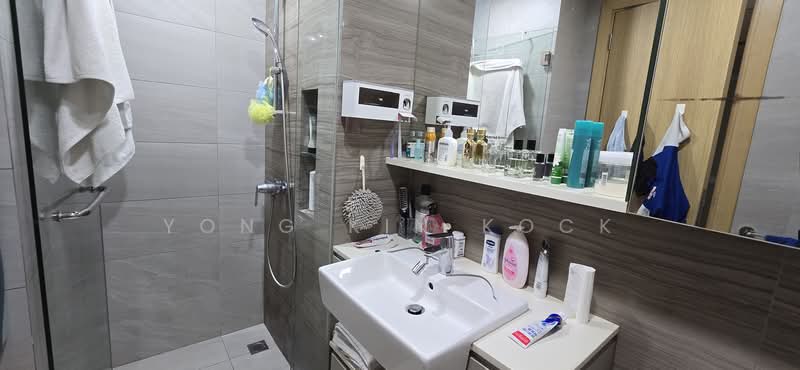 Belgravia Villas Cluster House For Sale at S$ 4,200,000 | PropertyGuru Singapore - Lvl 2 - Junior Master Bathroom