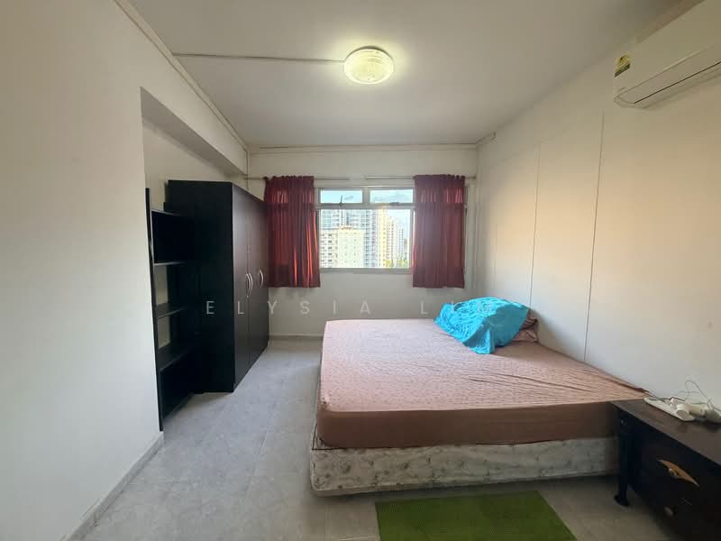 367 Woodlands Avenue 5 HDB Flat For Sale at S$ 850,000 | PropertyGuru Singapore - Bedroom