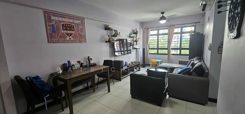 372 Jurong East Street 32 HDB Flat For Sale at S$ 468,000 | PropertyGuru Singapore - Living Room