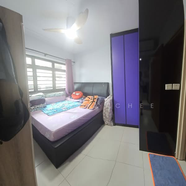 372 Jurong East Street 32 HDB Flat For Sale at S$ 468,000 | PropertyGuru Singapore - Bedroom