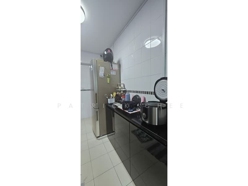 372 Jurong East Street 32 HDB Flat For Sale at S$ 468,000 | PropertyGuru Singapore - Kitchen