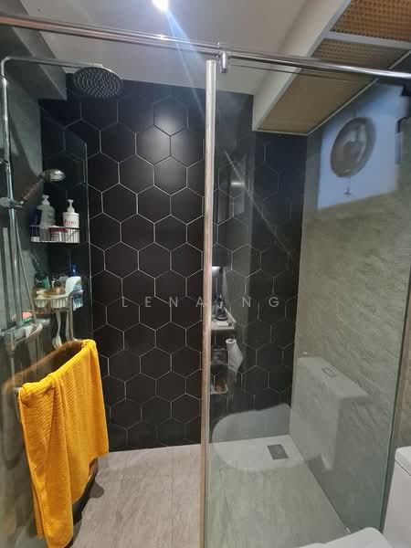 8A Upper Boon Keng Road HDB Flat For Sale at S$ 1,150,000 | PropertyGuru Singapore - Bathroom