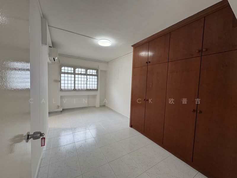 743 Woodlands Circle HDB Flat For Sale at S$ 518,000 | PropertyGuru Singapore - Master Bedroom