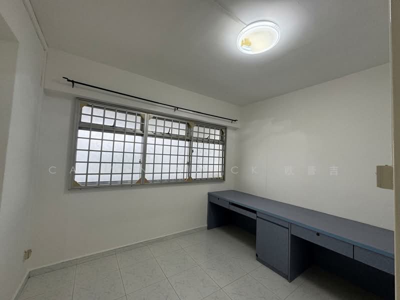 743 Woodlands Circle HDB Flat For Sale at S$ 518,000 | PropertyGuru Singapore - Bedroom 2