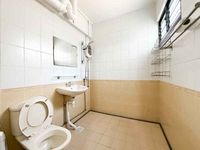 283 Tampines Street 22, 283 Tampines Street 22, Room Rental, 110 sqft, HDB Flat For Rent, by Tean Jean, 500080189 - Bathroom - PropertyGuru.com.sg