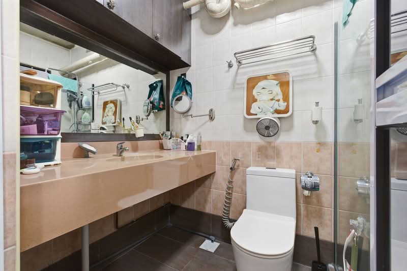711 Woodlands Drive 70 HDB Flat For Sale at S$ 699,000 | PropertyGuru Singapore - Bathroom