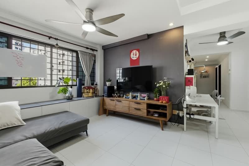 711 Woodlands Drive 70 HDB Flat For Sale at S$ 699,000 | PropertyGuru Singapore - Living Room