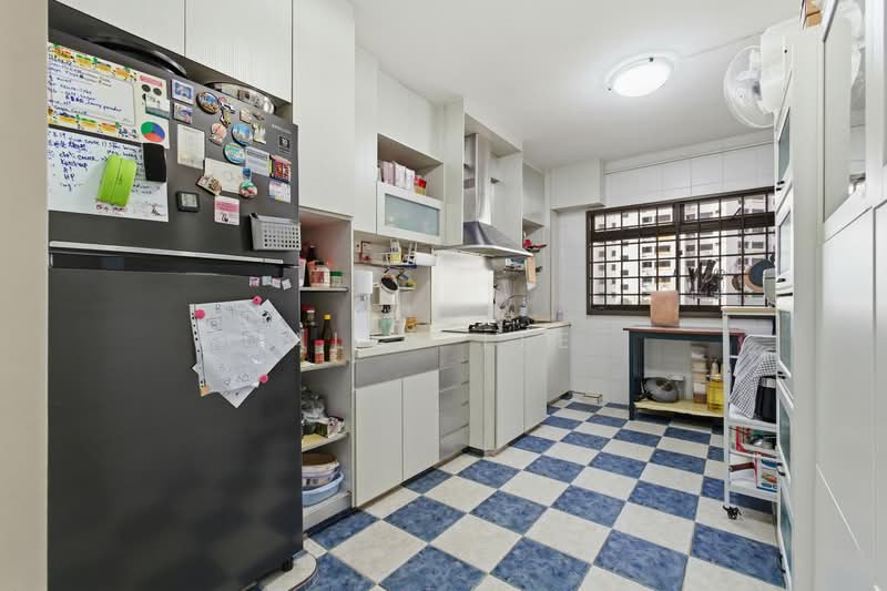 711 Woodlands Drive 70 HDB Flat For Sale at S$ 699,000 | PropertyGuru Singapore - Kitchen