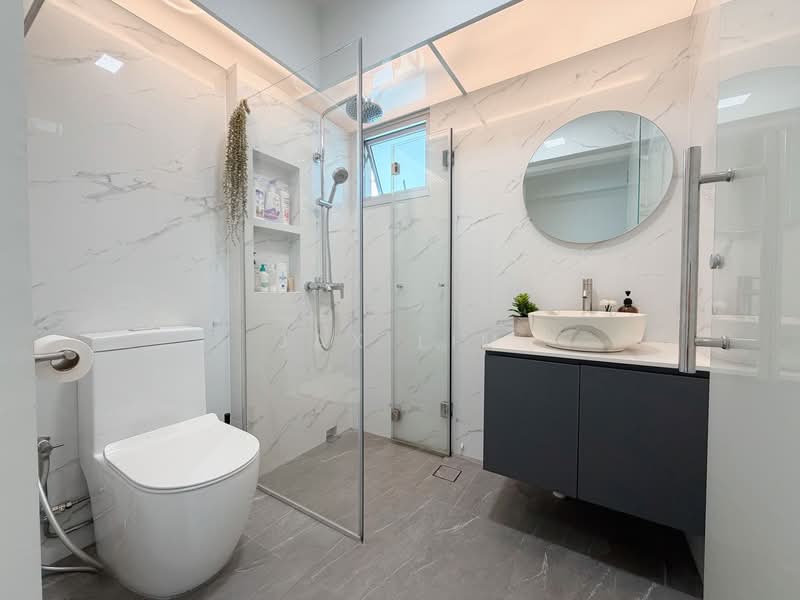 422B Northshore Dr HDB Flat For Sale at S$ 1,080,000 | PropertyGuru Singapore - Common Bathroom