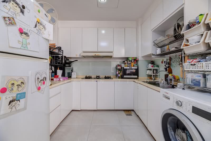 Regent Park Condominium For Sale at S$ 1,680,000 | PropertyGuru Singapore - Kitchen