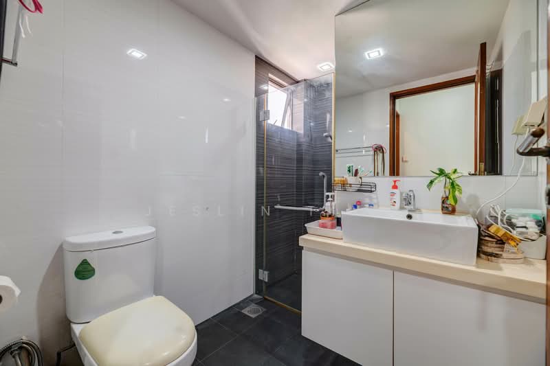 Regent Park Condominium For Sale at S$ 1,680,000 | PropertyGuru Singapore - Bathroom