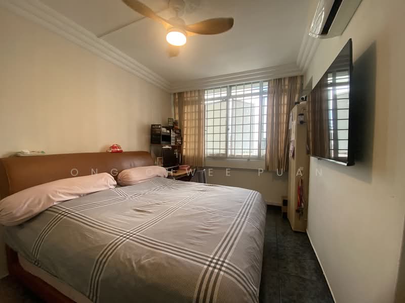 81 Lorong 4 Toa Payoh HDB Flat For Sale at S$ 1,280,000 | PropertyGuru Singapore - Bedroom