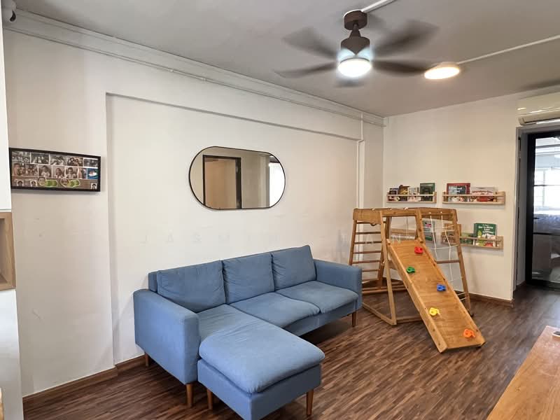 609 Bedok Reservoir Road HDB Flat For Sale at S$ 465,000 | PropertyGuru Singapore - Living Room