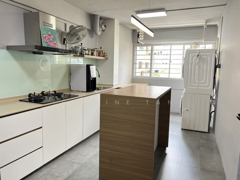 609 Bedok Reservoir Road HDB Flat For Sale at S$ 465,000 | PropertyGuru Singapore - Kitchen