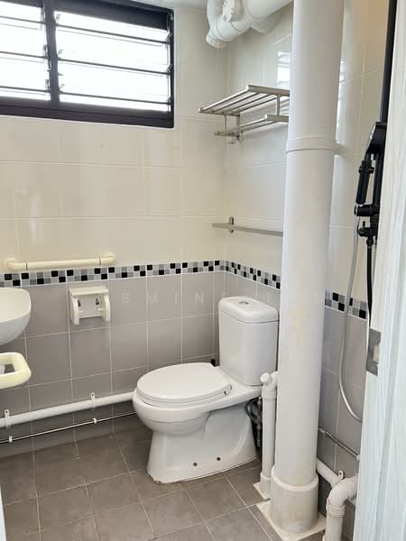 609 Bedok Reservoir Road HDB Flat For Sale at S$ 465,000 | PropertyGuru Singapore - Bathroom