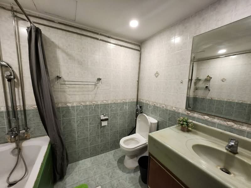 Ridgewood Condominium, 51 Mount Sinai Drive, Room Rental, 100 sqft, Condominium For Rent, by Tay Shaoqi, 500080224 - Bathroom - PropertyGuru.com.sg