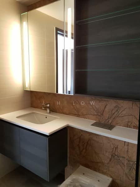 Sims Urban Oasis, 10 Sims Drive, 2 Bedrooms, 667 sqft, Condominium For Rent, by J H Low, 500080236 - Bathroom - PropertyGuru.com.sg