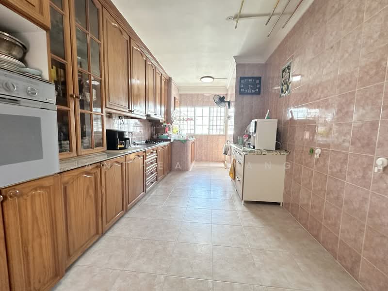 263 Tampines Street 21 HDB Flat For Sale at S$ 650,000 | PropertyGuru Singapore - Kitchen