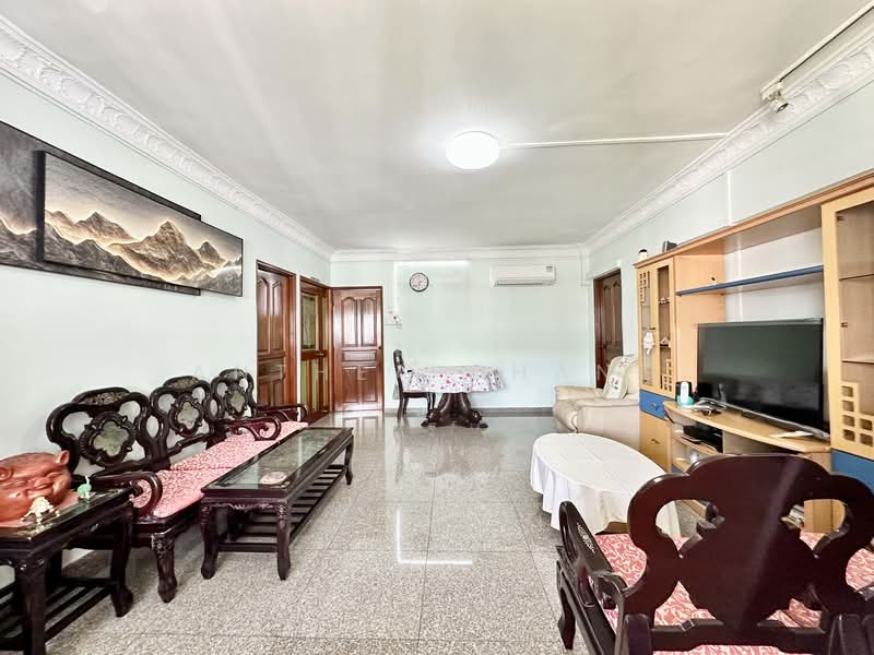 263 Tampines Street 21 HDB Flat For Sale at S$ 650,000 | PropertyGuru Singapore - Living Room