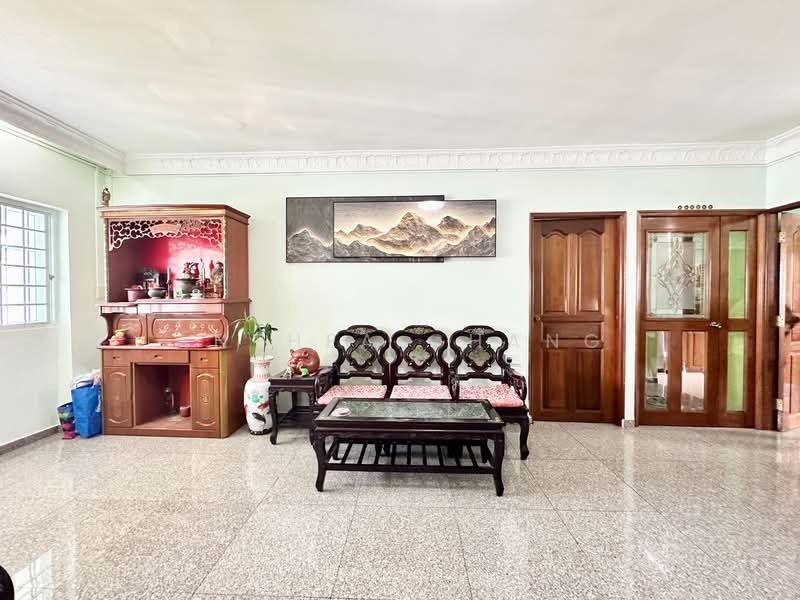 263 Tampines Street 21 HDB Flat For Sale at S$ 650,000 | PropertyGuru Singapore - Living Room
