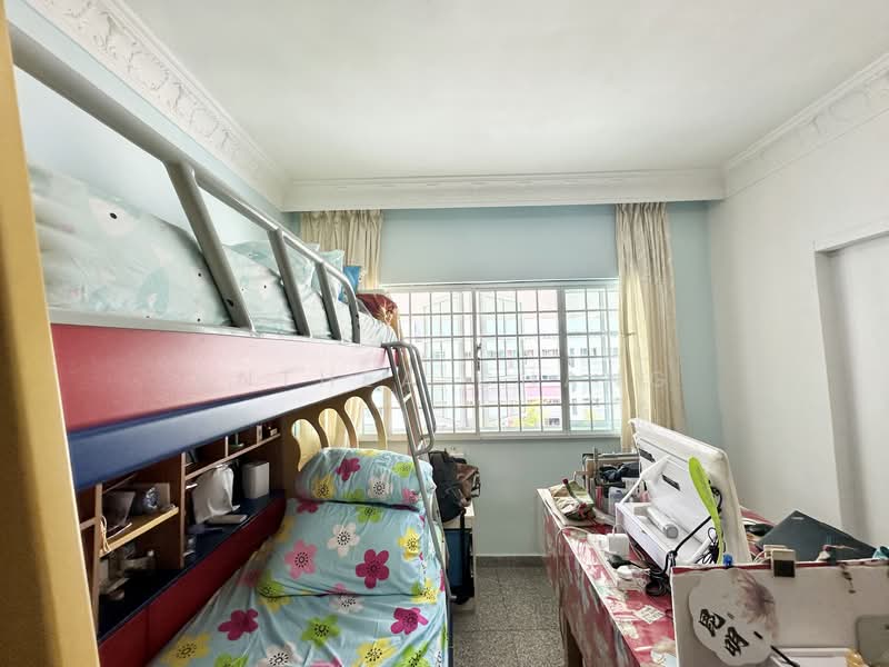 263 Tampines Street 21 HDB Flat For Sale at S$ 650,000 | PropertyGuru Singapore - Bedroom