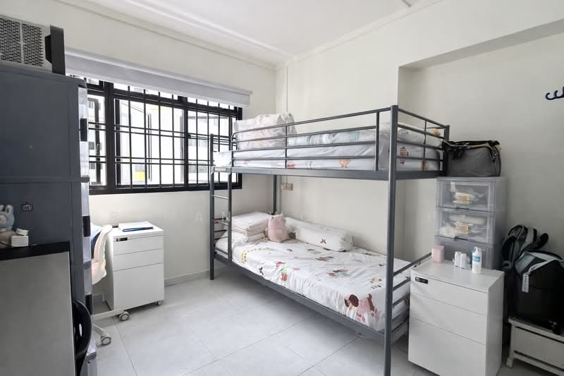 350 Ang Mo Kio Street 32 HDB Flat For Sale at S$ 980,000 | PropertyGuru Singapore - Common Bedroom 2